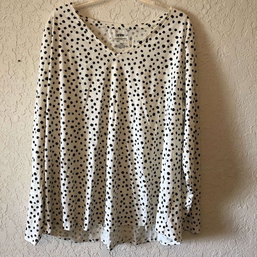 🌸 Polka dot long sleeve shirt